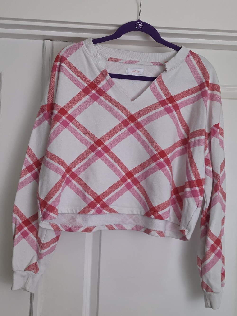 Colsie Pink/Red/White Plaid V-Neck Women's Crop Sweater